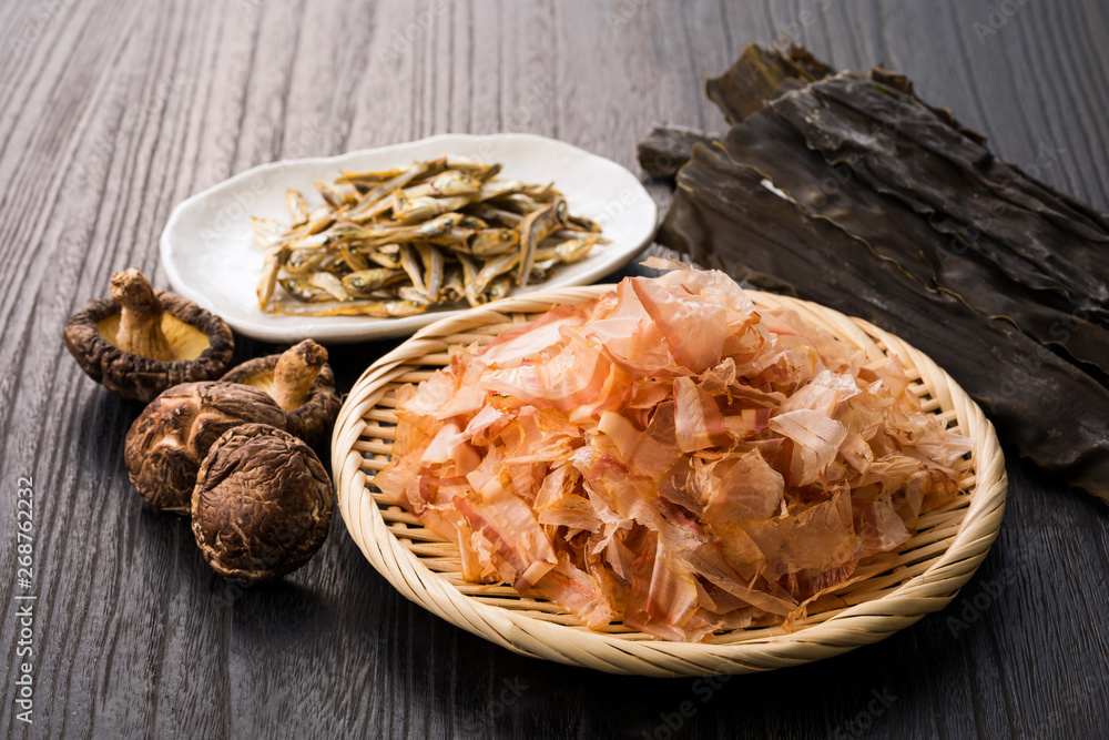 出汁の食材 Ingredients of Japanese fish broth (Bonito Flakes,Dried kelp
