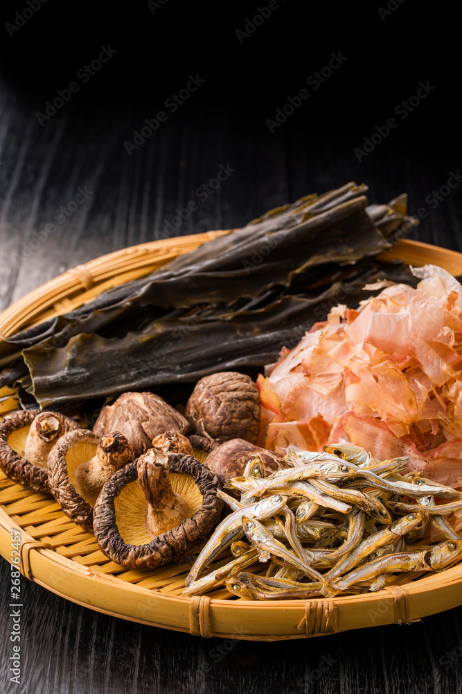 出汁の食材 Ingredients of Japanese fish broth (Bonito Flakes,Dried kelp