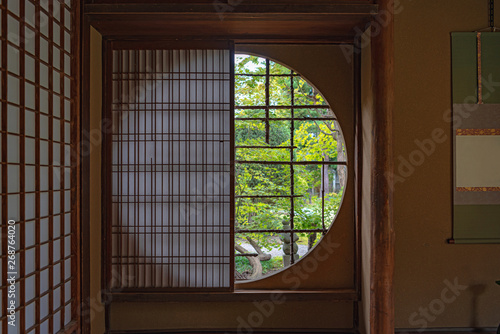 Fotografie 茶室の円窓