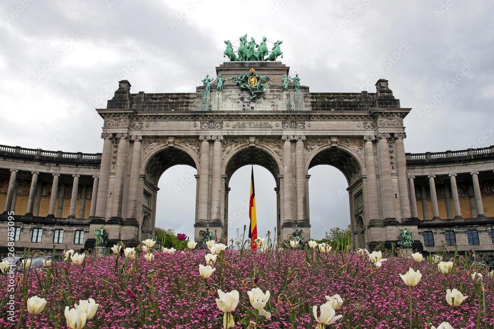 flowers and triumphal arch