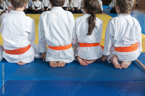 Photography Group of children in kimono sitting on tatami