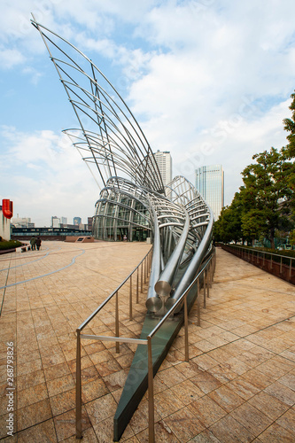 大阪市立科学館の骨ばったオブジェ