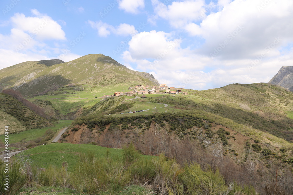 Fototapeta premium Paisaje Montañoso