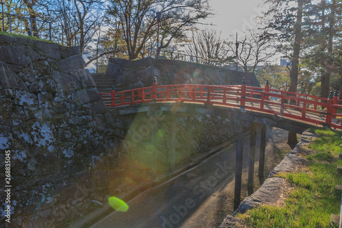 春の盛岡城の渡雲橋の風景