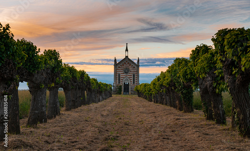 Obraz na płótnie kleine Kapelle im Abendrot w salonie