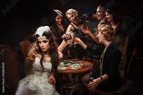 Canvas Print Women have fun on bachelorette party