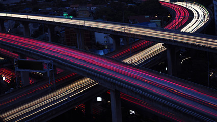 Papier peint photo Autoroute de nuit Flou cinétique autoroute urbaine à l'aube  © Mr. Note19