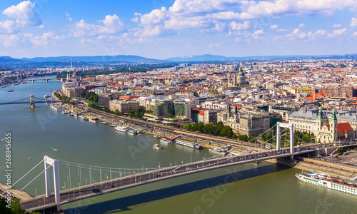 View of the city of Budapest and the Danube River © Oleg Zorchenko