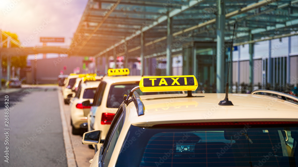 Fotografie Taxi cabs waiting for passengers