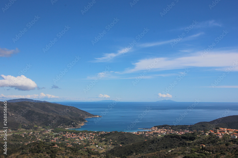 Obraz premium Isola d'Elba, veduta aerea del golfo di Marina di Campo. Toscana, Italia