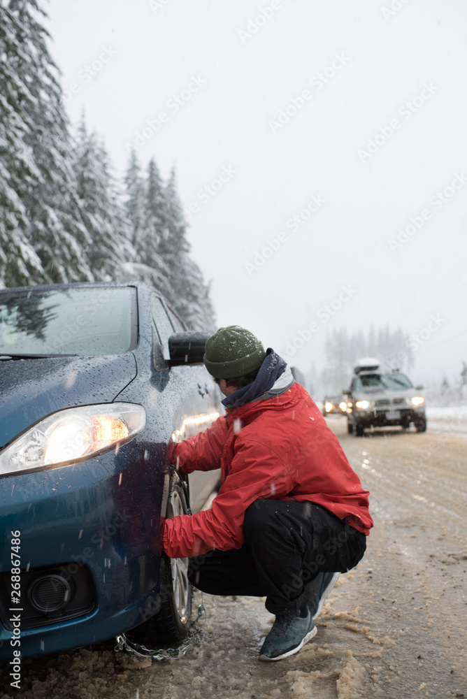Man chaining up Man chaining up