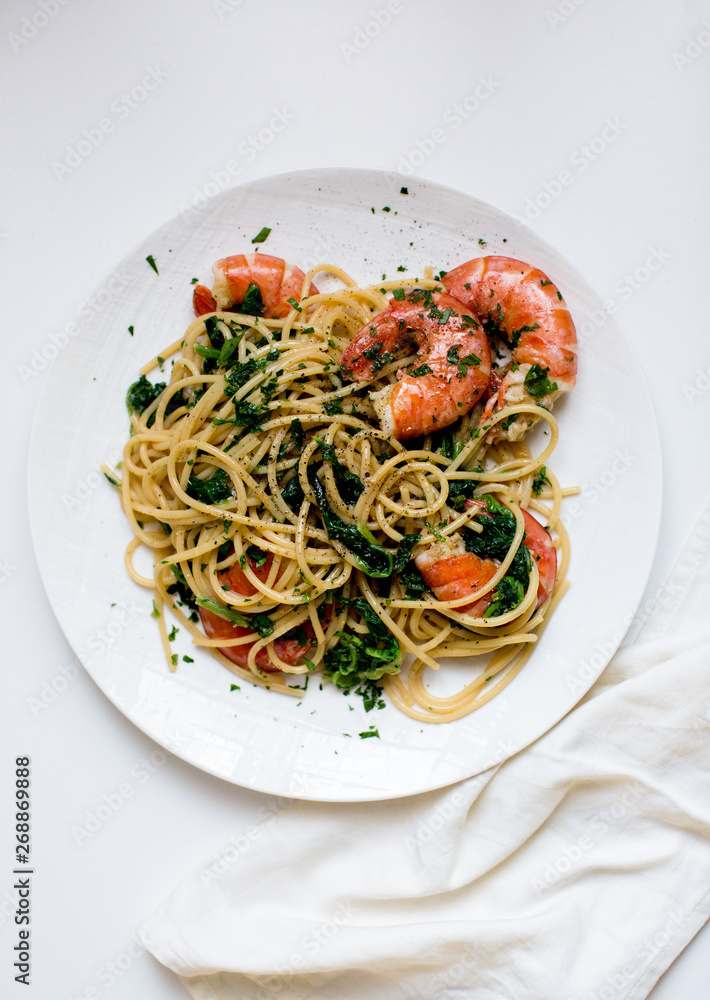 Spaghetti with shrimp and spinach Spaghetti with shrimp and spinach
