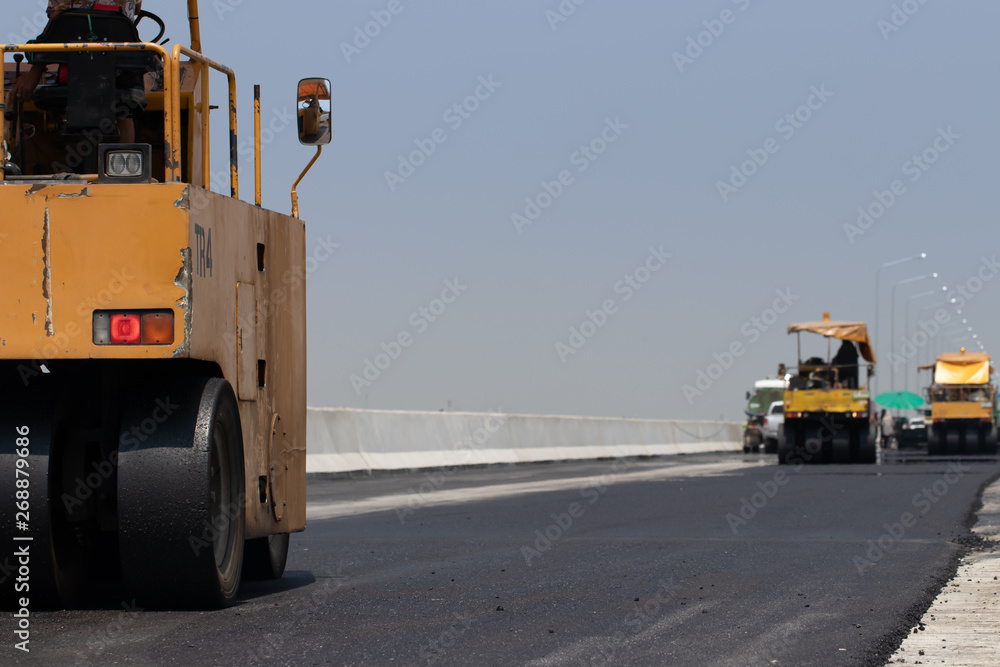 Vibratory Roller Compactor is a machine used to compress asphalt road surface, Asphalt surface construction