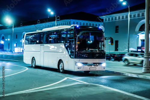Canvas Print bus moves in the night city