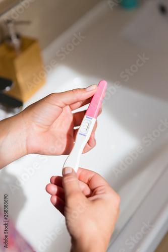 Fotografía Positive pregnancy test