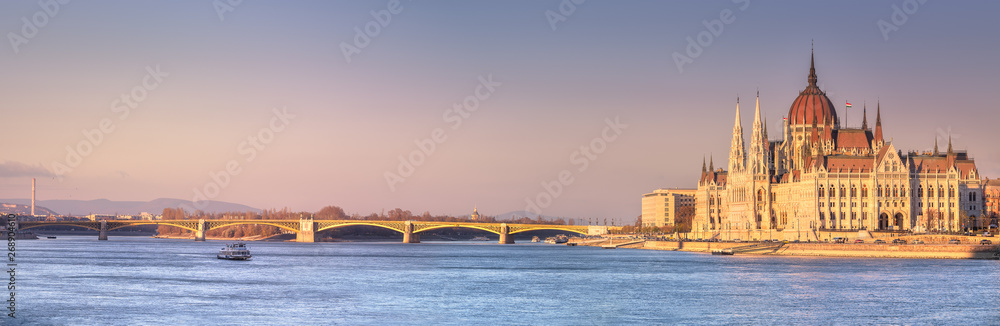 Fototapeta premium Parliament building and river Danube of Budapest