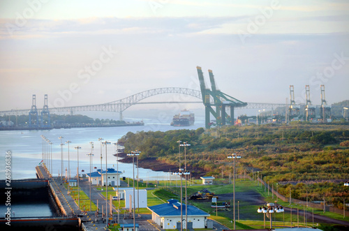 Slika na platnu Morning view from the Cocoli Locks on the entrance to the Panama Canal