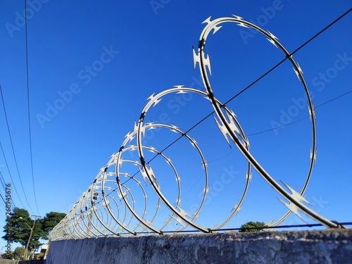 Cerca de arame concertina