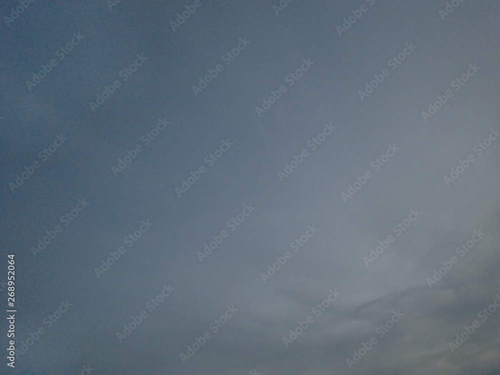 空 空