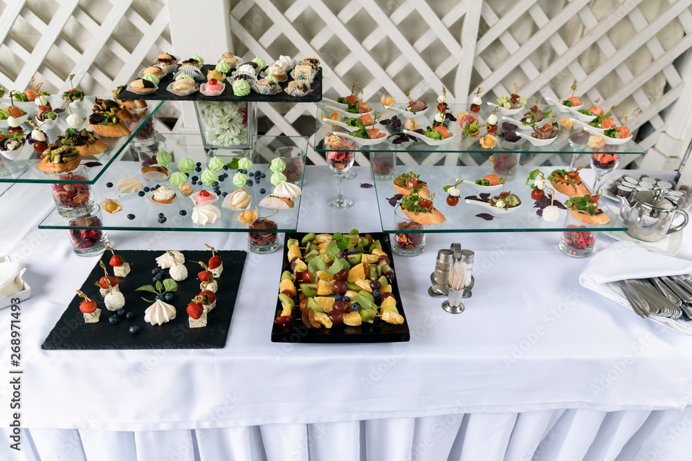 Catering service, small cakes on the table. Catering service, small cakes on the table.
