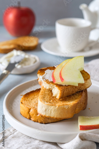 Toasted whole wheat bread with apple, ricotta (cream cheese)