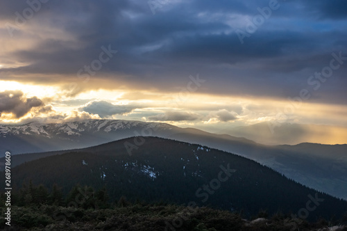 Fototapeta Naklejka Na Ścianę i Meble -  Stormy sky at sunset in the mountains