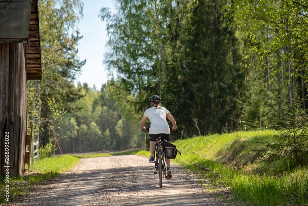 Obraz premium Woman bicycling on the road