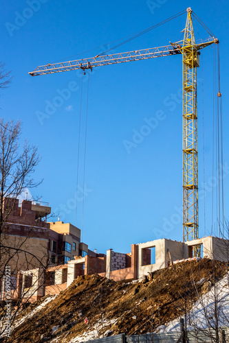 Construction of a high-rise apartment building, erection of first floors