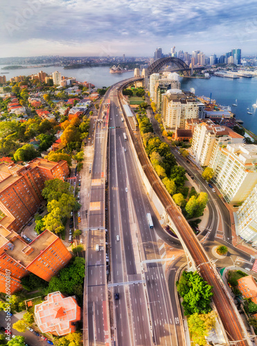 D HWY Warringah 2 CBD Vert short Pan photo