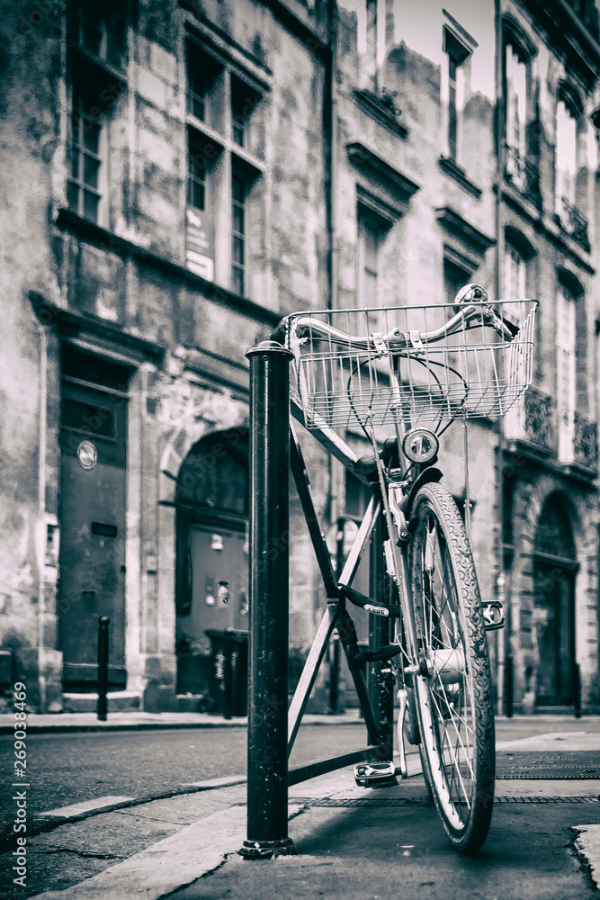 Bicicleta en el casco antiguo de la ciudad