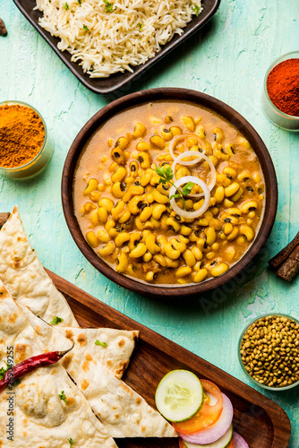 Black Eyed Kidney Beans Curry served in a bowl with Naan and rice