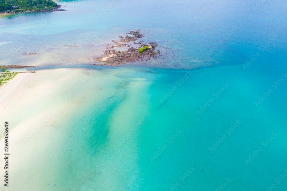 Obraz premium Aerial view sea beach island