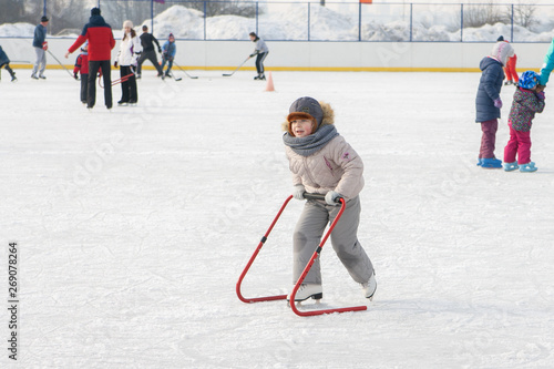 Ice skating with child support device
