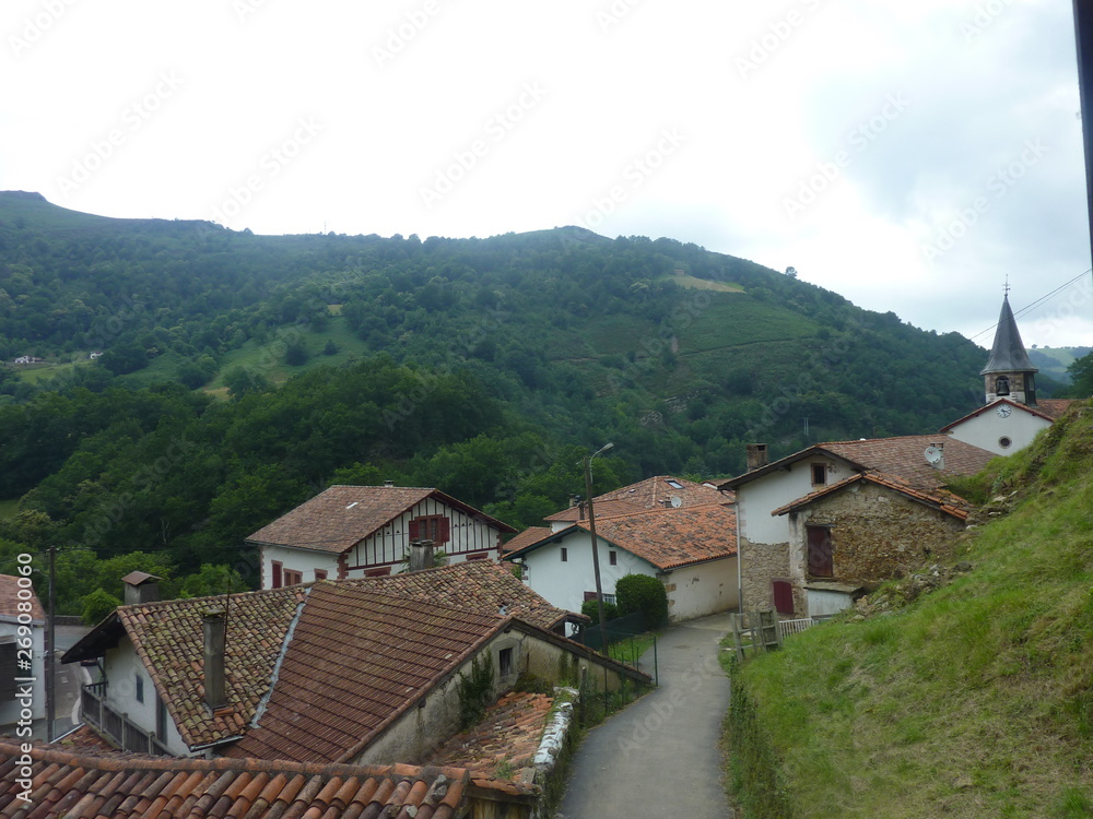 Un village dans le Pays Basque Un village dans le Pays Basque