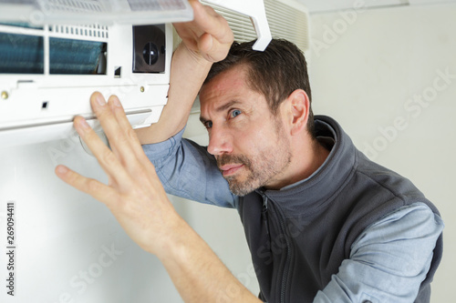 air conditioning technician photo