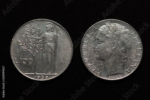 Old italian coin: 100 Lire 1968