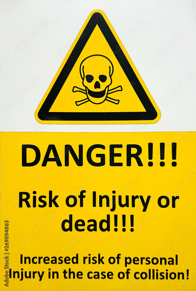 Obraz premium Danger, risk of injury or dead, the surface of yellow warning with black colored letters sign. Contour of skull and bones inside yellow triangle