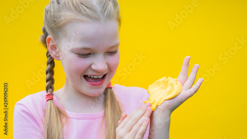 Slika na platnu girl playing with slime splatter and modelling clay