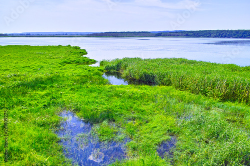 北海道釧路市、初夏のシラルトロ沼と釧路湿原