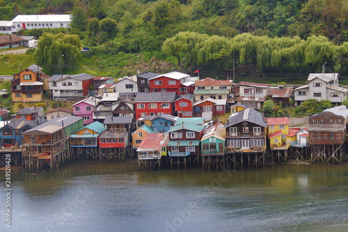houses on the river chiloé