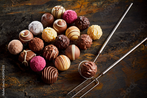 Fotografía Handmade chocolate praline bonbon display