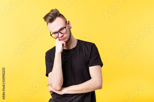 Εκτύπωση καμβά Young man looking at camera