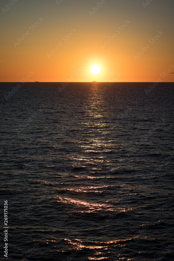 Obraz premium A beautiful sunset in the North Sea near Norway