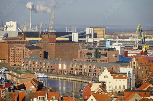 Blick von oben auf den Hafen von Wismar