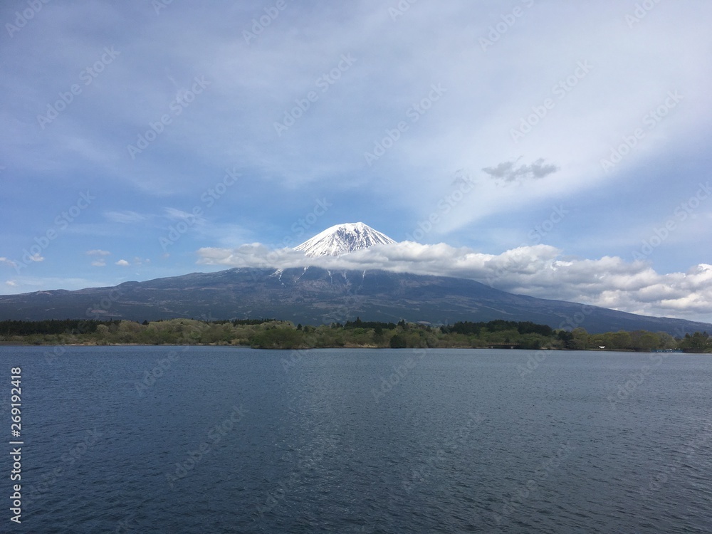 Fuji mountain in landscape with lake 