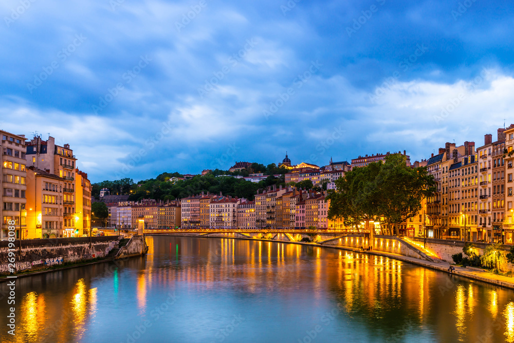 Fototapeta premium Les quais de la Saône le soir, Rhône, France