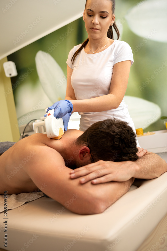 Obraz premium Laser epilation procedure on man back