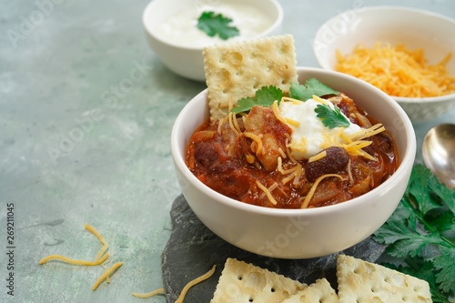 Canvastavla Homemade Chili bowl served with crackers, selective focus