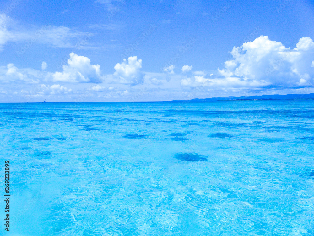 沖縄　海　透明