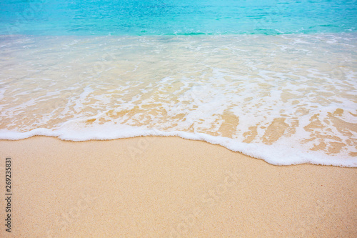 Soft wave and beautiful beach © Thanakorn Thaneevej